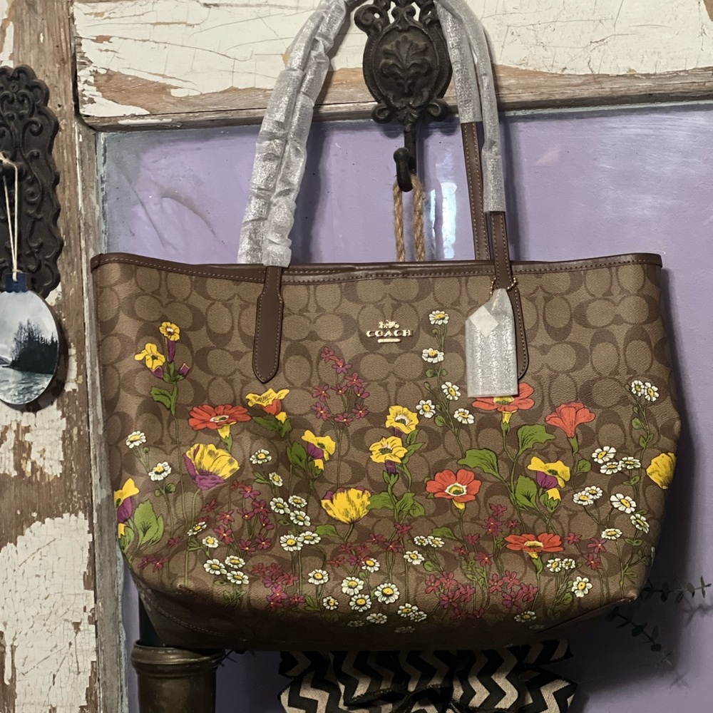 Coach City Tote Bag In Signature Canvas With Floral Print Brand New